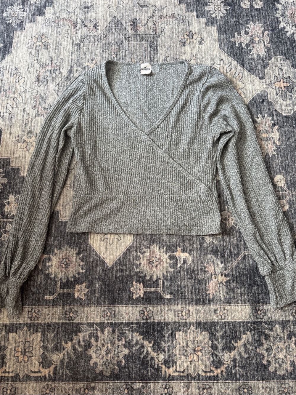 Hollister Ribbed Wrap V-Neck Long Sleeve Top - Gray